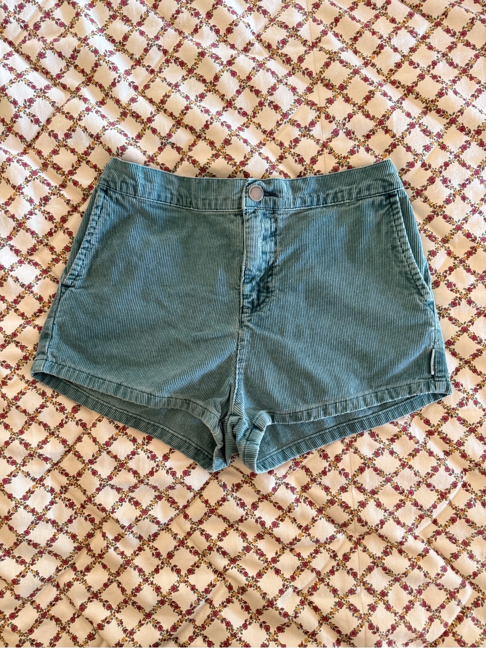 High-Rise green corduroy shorts
